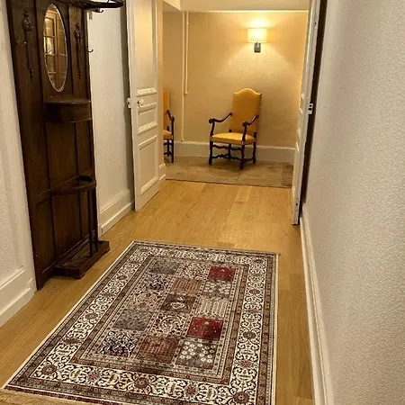 Neuchatel Chateau Viendal Apartman